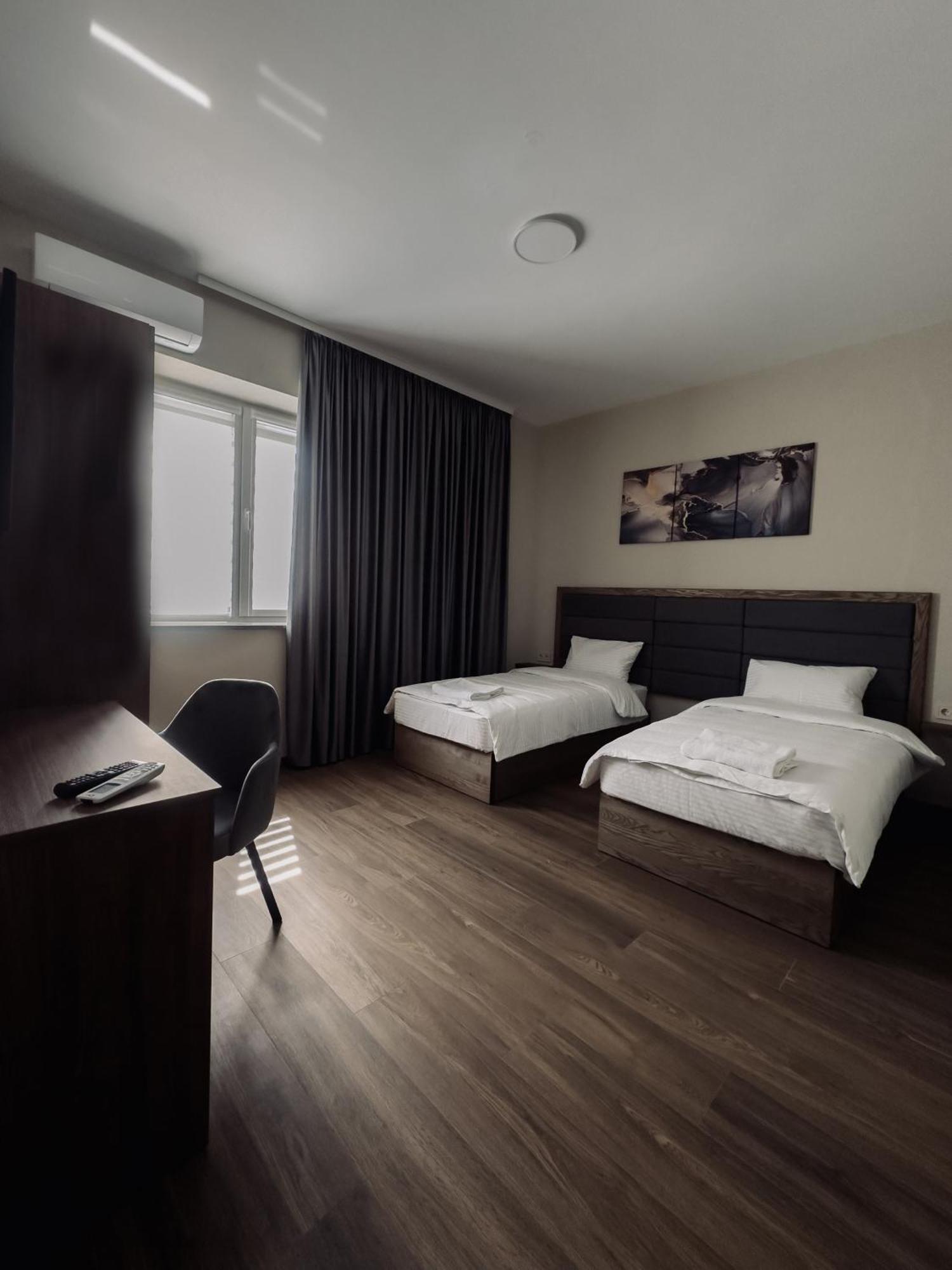 Nesvit Hotel Kyiv Exterior photo